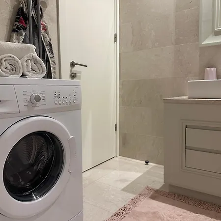 Take Me Apartment *